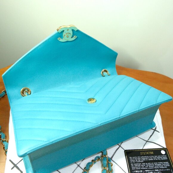 Chanel Interlocking CC Chevron Flap Bag Calfskin & Gold Hardware Light Blue - Picture 11 of 15